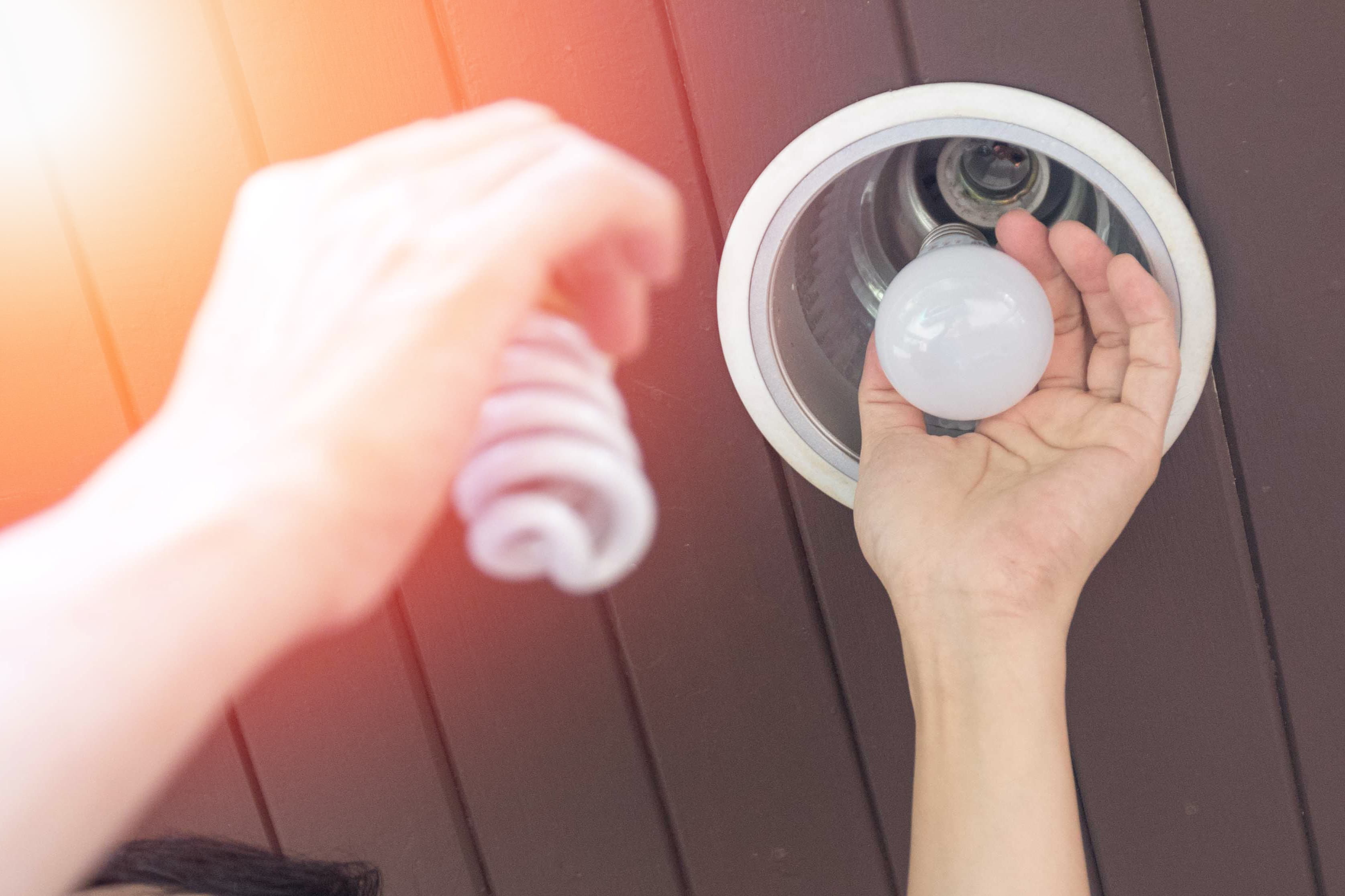 Have You Broken a CFL Bulb? If You Have Then You May Be at Risk