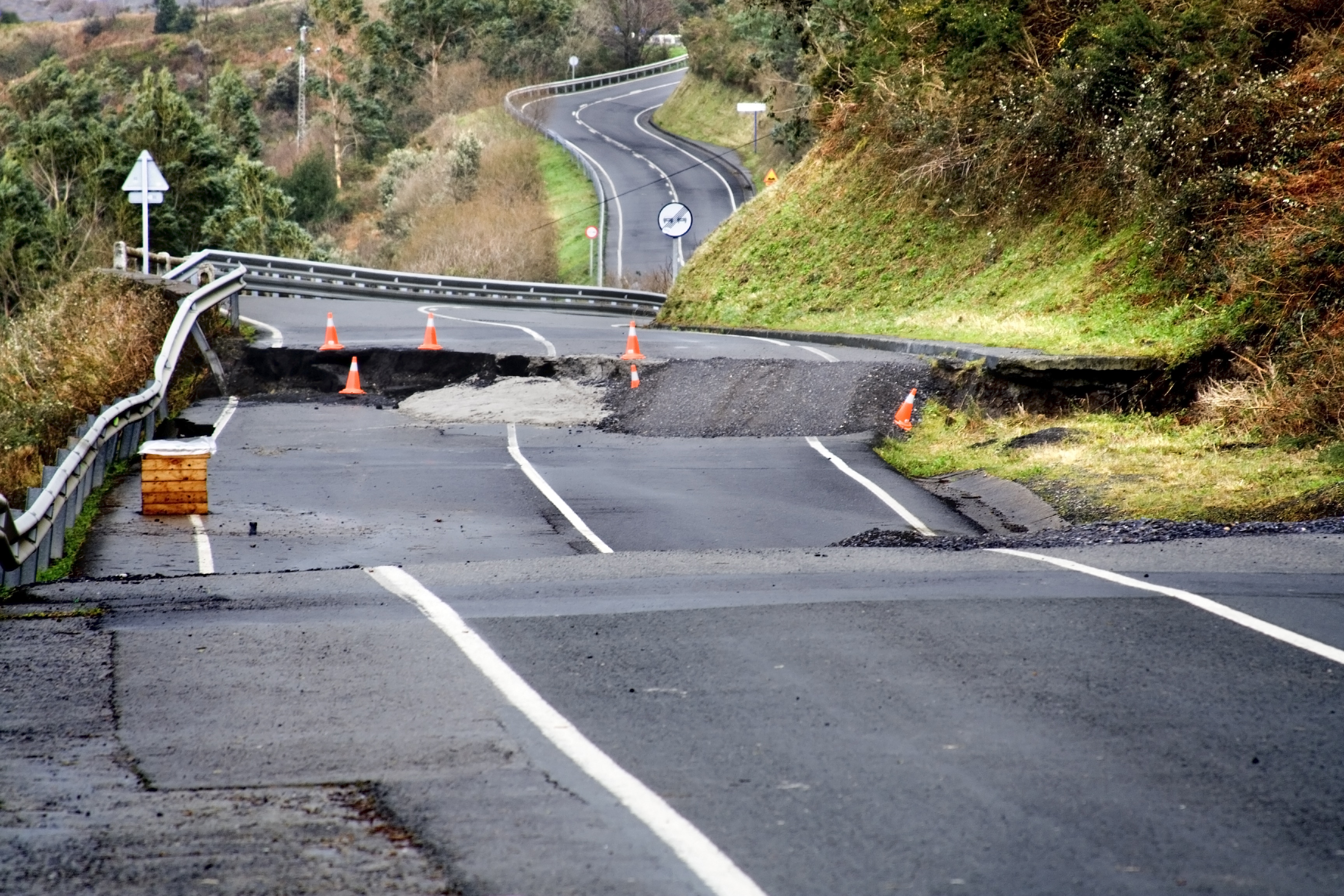 Who is Liable When a Driver is Injured in an Accident Caused by Poor Road Conditions? 